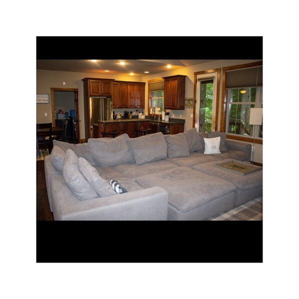 Smart TV, fireplace, DVD player