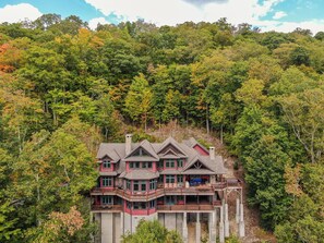 Exterior - Overlook Estate - The Farm at Banner Elk, Luxury, views, hot tub, pool table (Banner Elk)