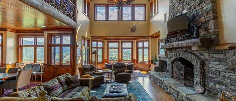 Televisión, chimenea, futbolito