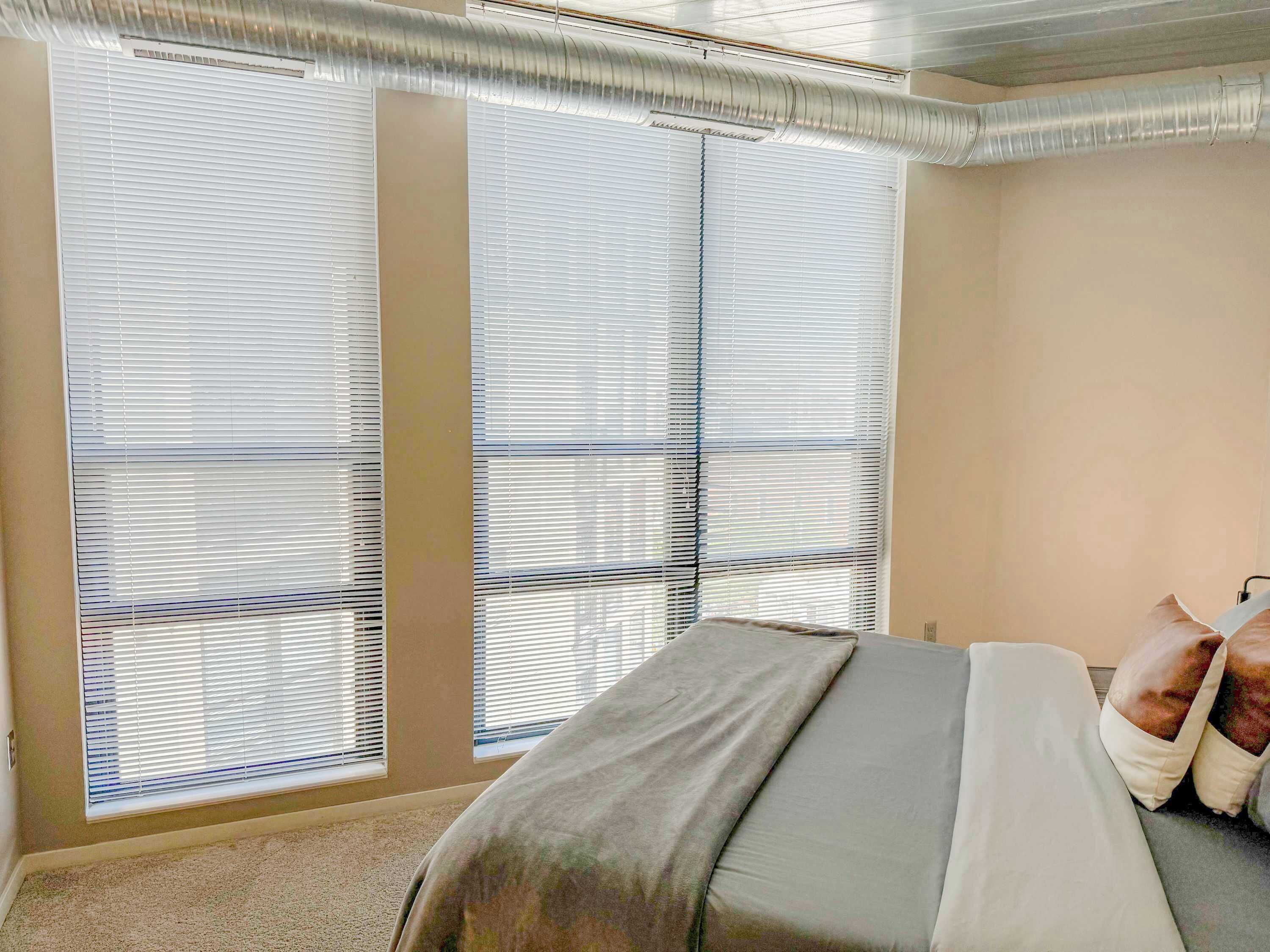 2 soverom, skrivebord, strykejern/-brett og wi-fi