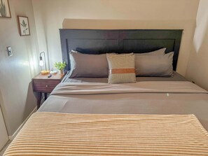 2 bedrooms, desk, iron/ironing board, WiFi