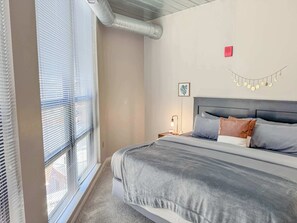 2 bedrooms, desk, iron/ironing board, WiFi