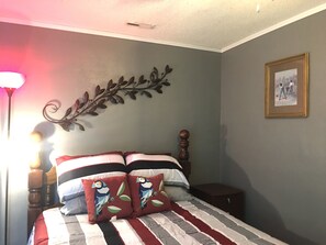 3 chambres, bureau, Wi-Fi gratuit, draps fournis
