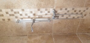 Douche, serviettes fournies