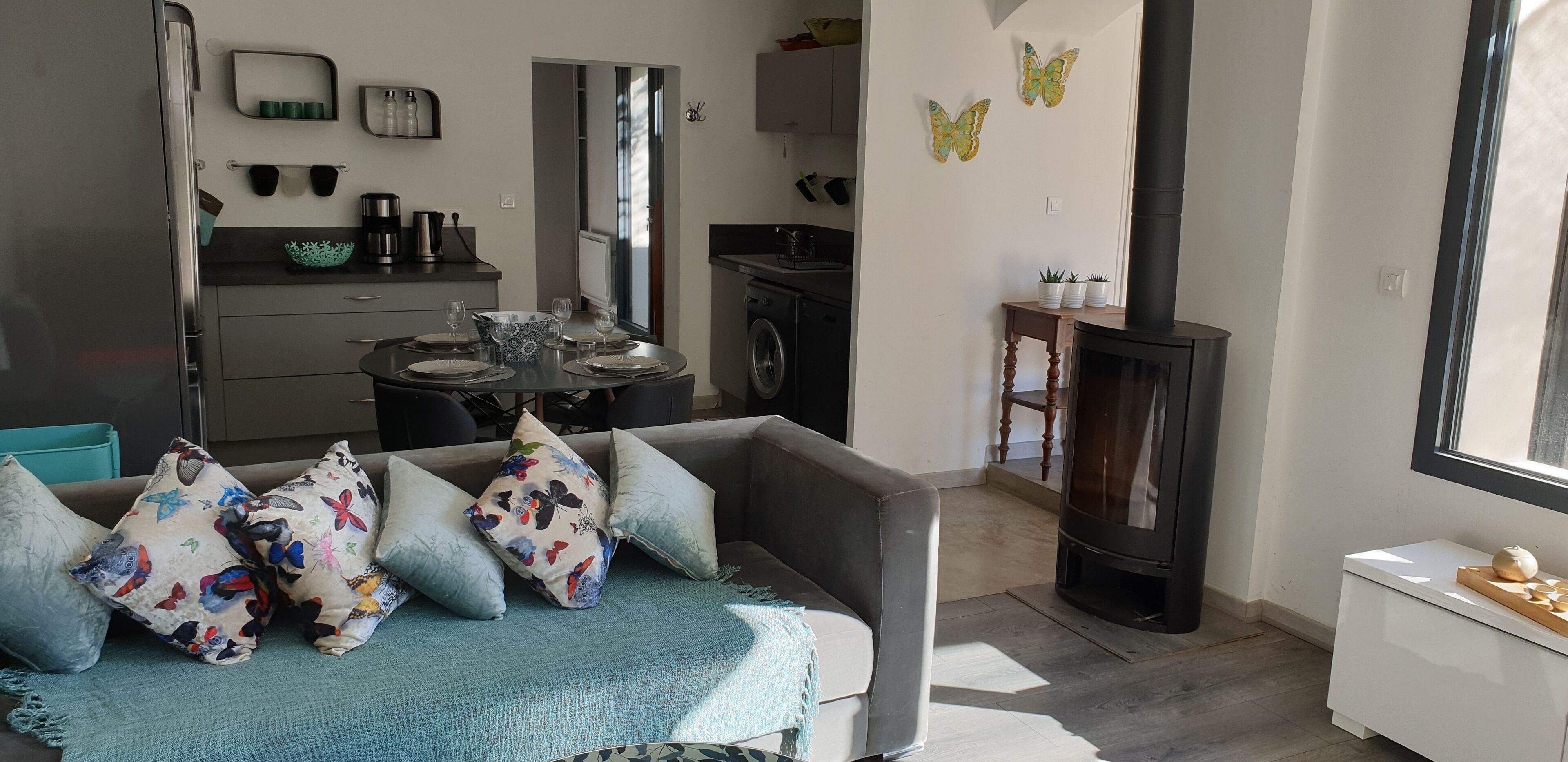 Villa with swimming pool at the foot of the medieval city