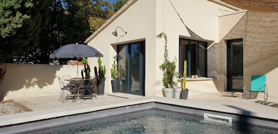 Villa with pool at the foot of the medieval city