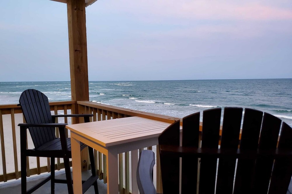 The Northern Exposure - Beautiful Beachfront Condo Right on the Ocean.