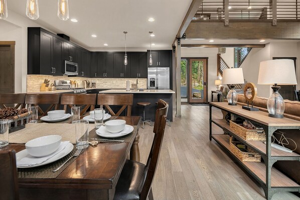 Dining - The Perfect Suncadia Retreat for Large Families! Hot Tub | Pet Friendly (Cle Elum)