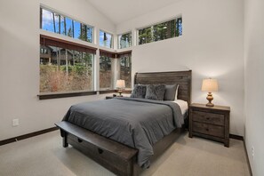 5 soverom, strykejern/-brett, reiseseng for barn og wi-fi (inkludert)