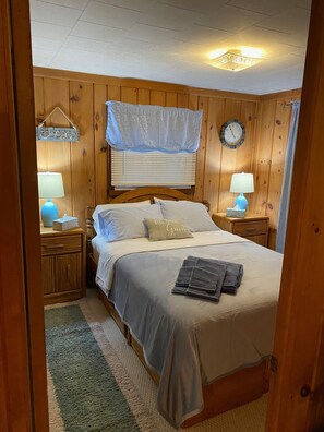 2 habitaciones, escritorio, tabla de planchar con plancha y wifi gratis 