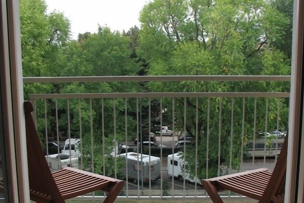 Beautiful newly renovated apartment, near the city center (10-