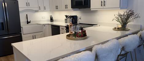 Refrigerador, microondas, horno, placa de cocina