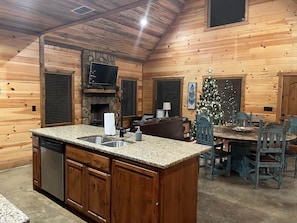 Interior - Dancing in the Moonlight - Walking Distance to New CASINO (Broken Bow)