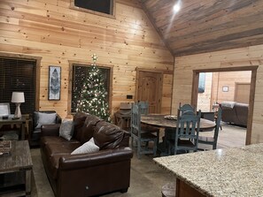 Interior - Dancing in the Moonlight - Walking Distance to New CASINO (Broken Bow)