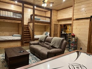 3 bedrooms, WiFi - Dancing in the Moonlight - Walking Distance to New CASINO (Broken Bow)
