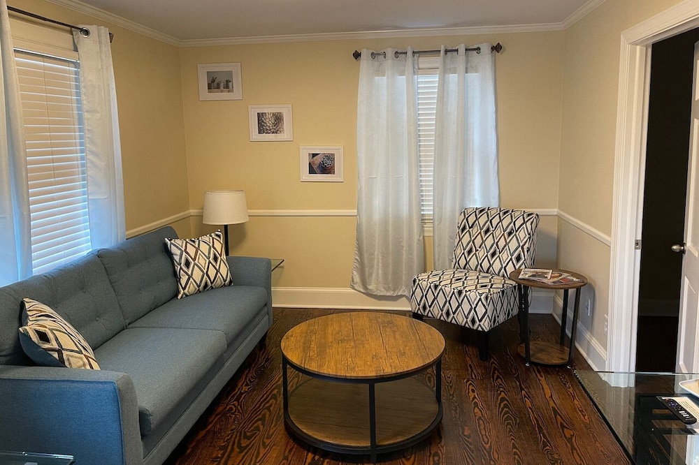 Suite Retreat - 3 bed traveler's cottage w/ office