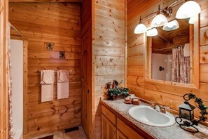 Ensemble baignoire-douche, baignoire à remous, séchoir à cheveux