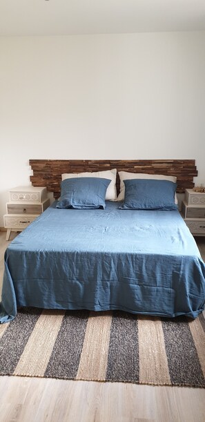 3 chambres, fer et planche à repasser, Wi-Fi, draps fournis