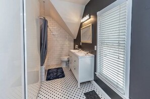 Serviettes fournies, savon, shampooing