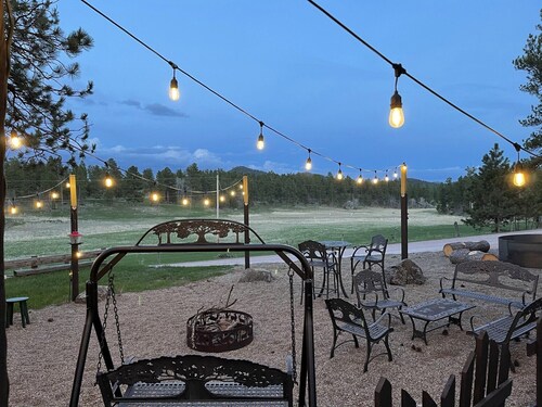 Beautiful, Countryside, 6 Bdrm Next to Custer State Park with Air Conditioning