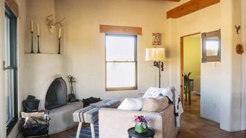 Smart TV y chimenea
