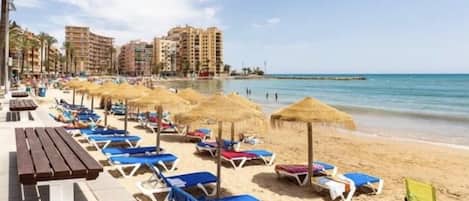 Beach nearby, sun loungers, beach towels