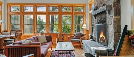 Télévision, cheminée