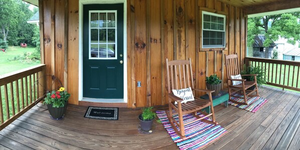 Terrace/patio - Cabin Fever in the foothills of the Blue Ridge Mountains (Luray)