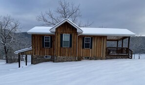 Exterior - Cabin Fever in the foothills of the Blue Ridge Mountains (Luray)