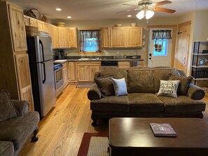 Smart TV, reproductor de DVD, libros y impresora