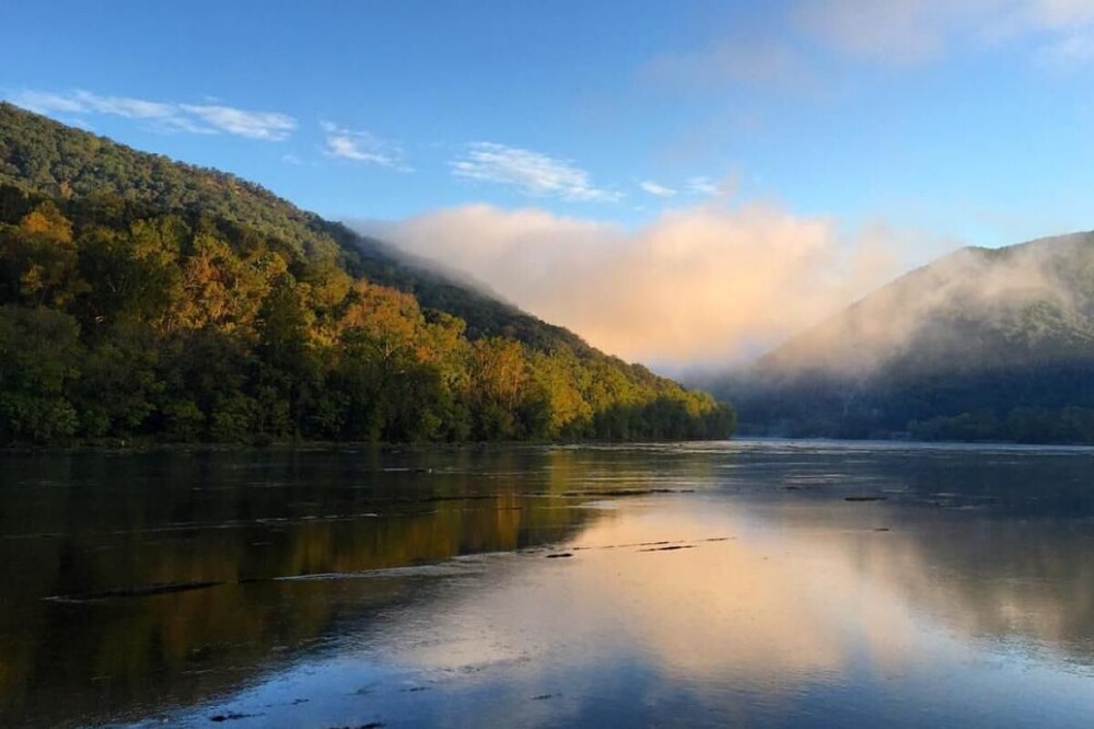 Cozy, riverfront house - 15 minutes from Virginia Tech