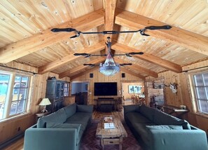Smart TV, fireplace, DVD player, stereo - Jackson Hole Retreat (Wilson)