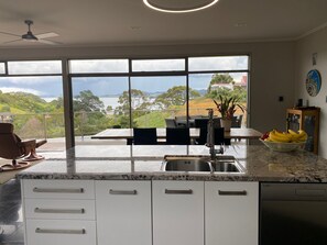 Interior - Large 4bdr home in Whangaumu Bay - super family friendly and close to the beach (Tutukaka)