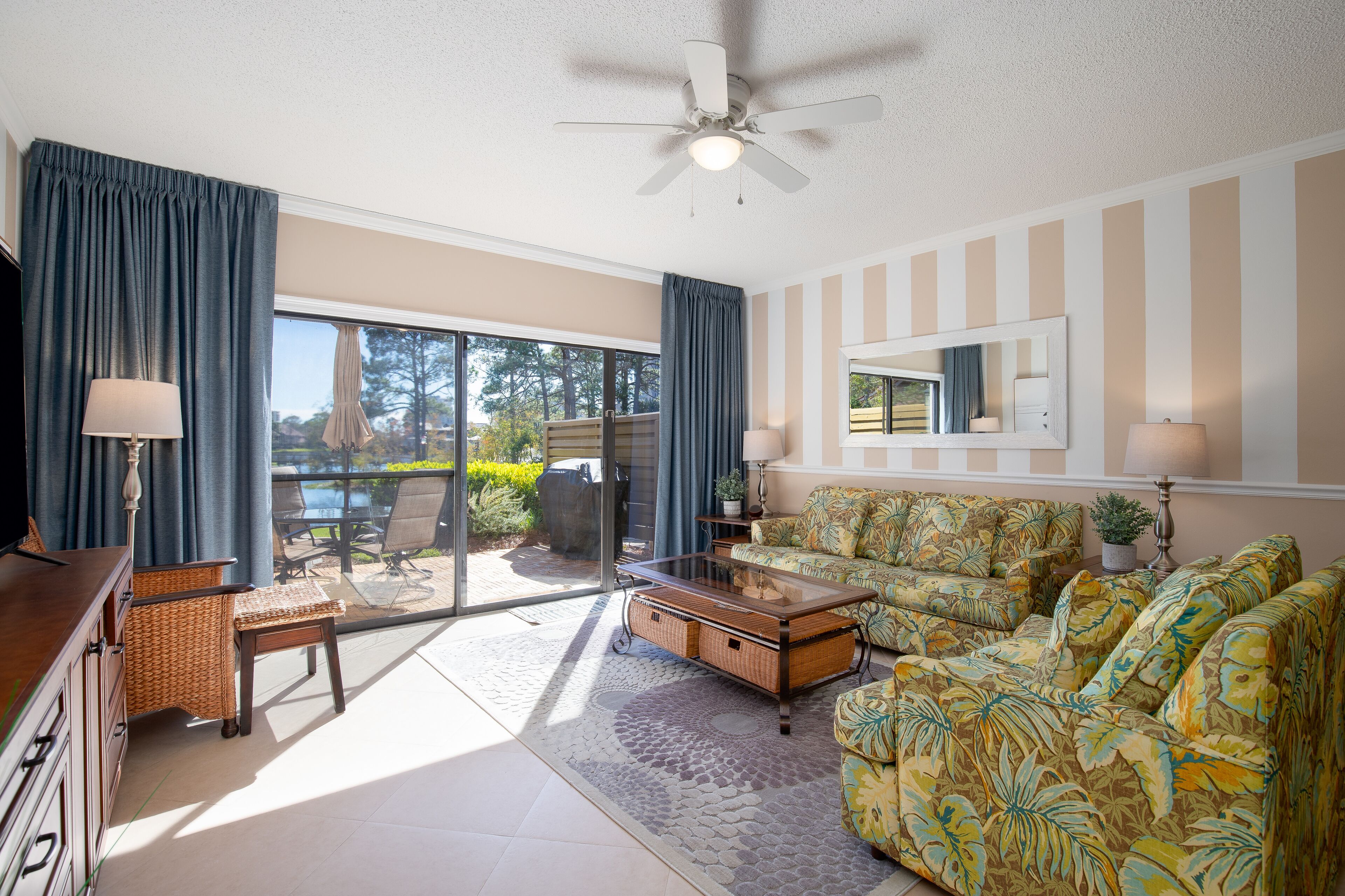 Golf cart, newly renovated villa, pet friendly!