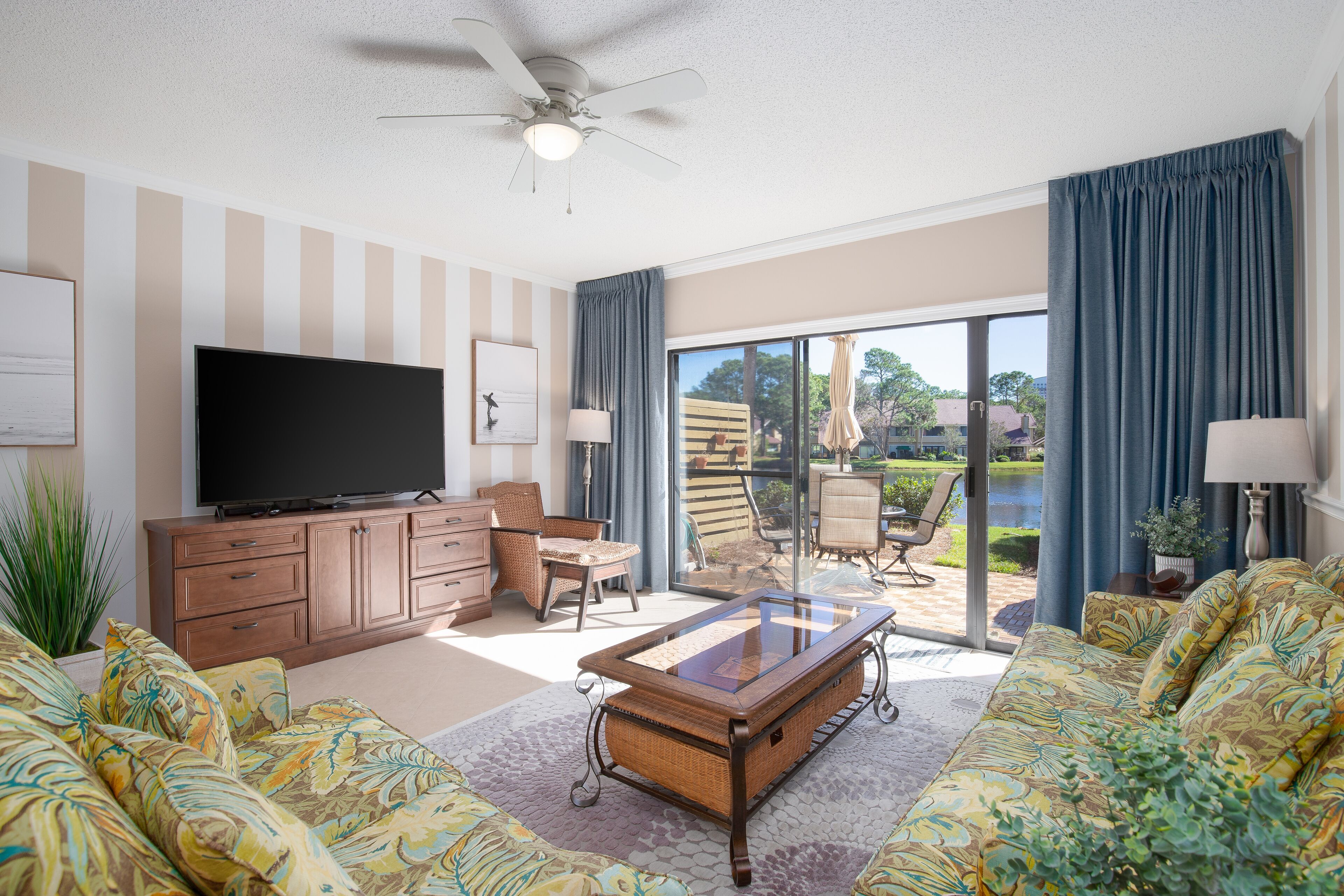 Golf cart, newly renovated villa, pet friendly!