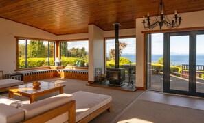 Living area - Luxury lodge with expansive views of Lake Taupo - private and quiet. (Pukawa)