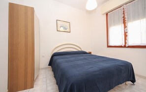 2 bedrooms, bed sheets