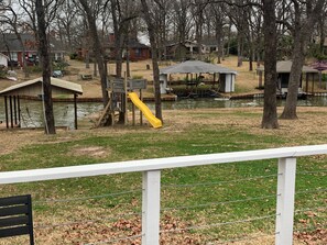 Children's area - Awesome lakehouse with 231 FT of shoreline (Malakoff)