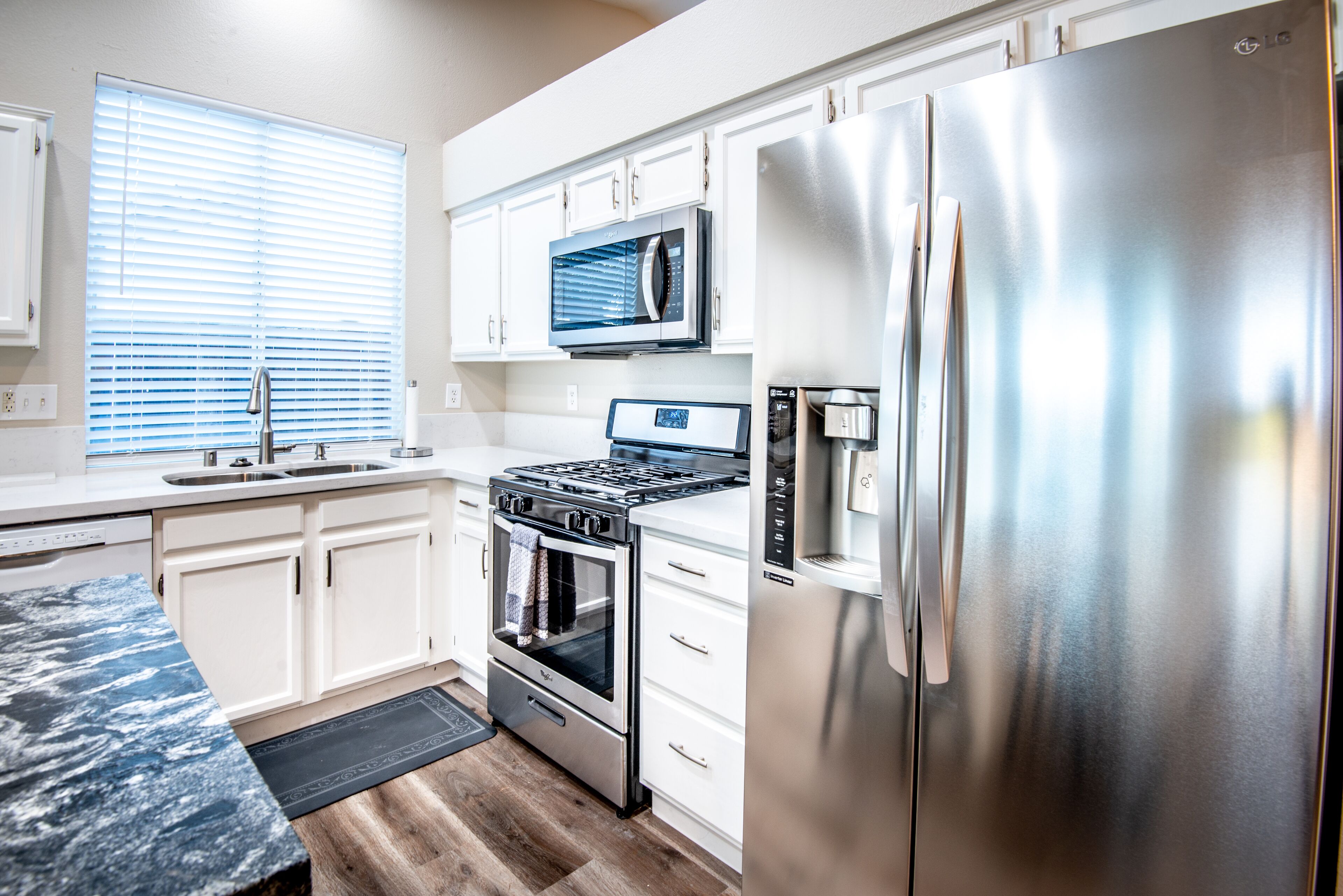 Luxury 4 Bedroom 2 Bathroom  Home in NE Fresno Near National Parks