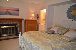 4 bedrooms, desk, iron/ironing board, free WiFi