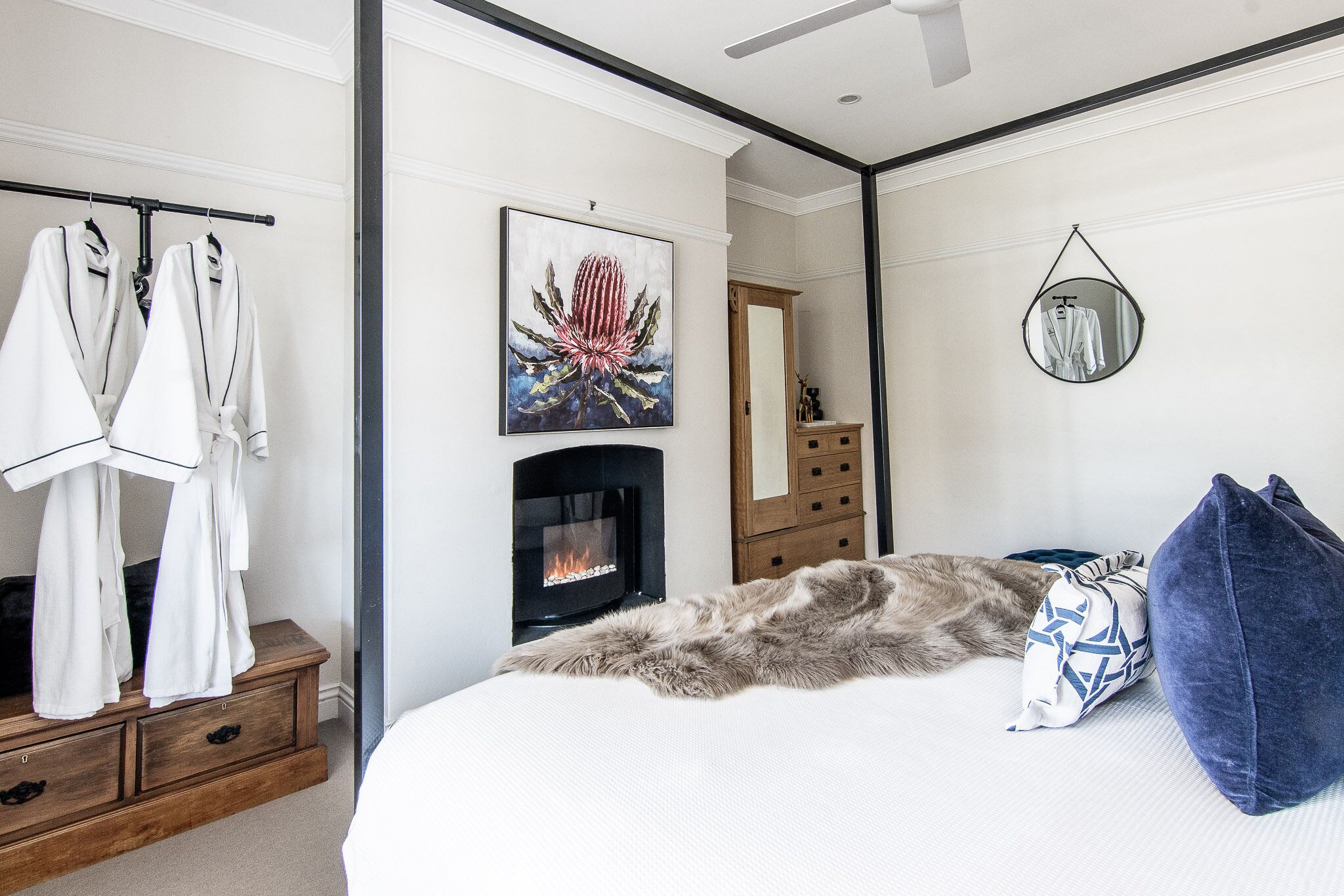 70 On Mortimer “The Waratah Room” is a self contained 1 bedroom unit 