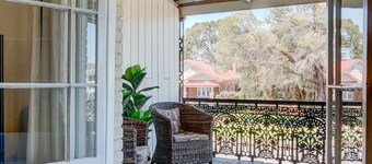 70 On Mortimer “The Waratah Room” is a self contained 1 bedroom unit 