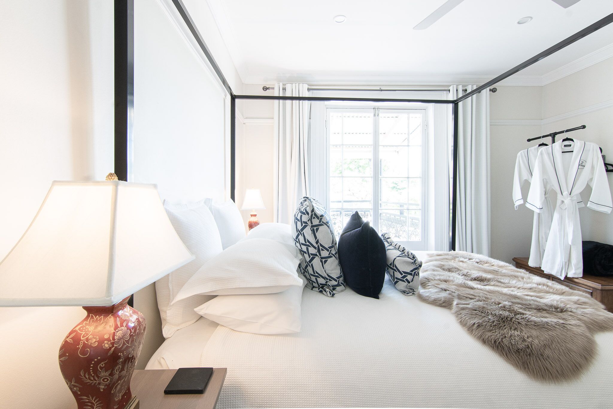 70 On Mortimer “The Waratah Room” is a self contained 1 bedroom unit 