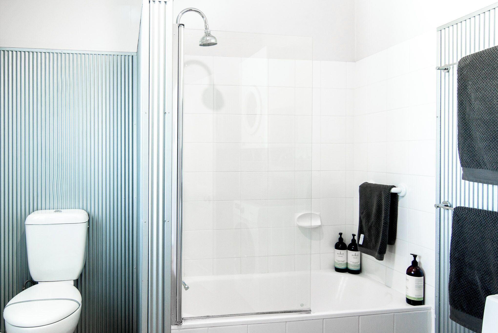 Combined shower/bathtub, hair dryer, towels, soap