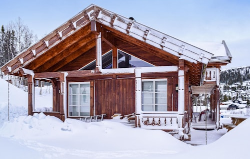 Cozy home in Rjukan with kitchen