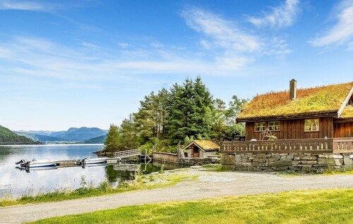 Awesome home in Etne with sauna