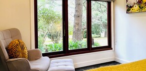 Interior - The Yellow Feather Cottage - Enchanting & Private Romantic Stay! (Wentworth Falls)