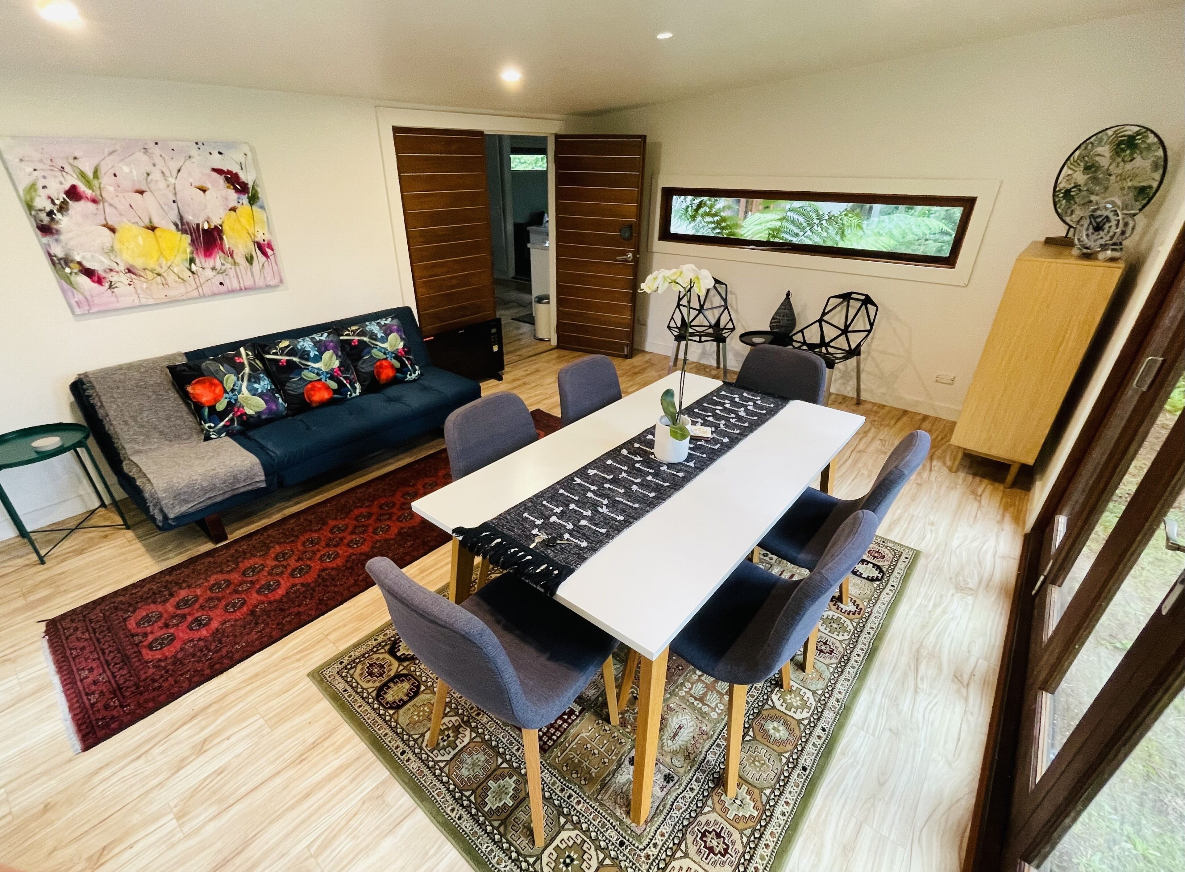 The Yellow Feather Cottage - Enchanting & Private Romantic Stay!