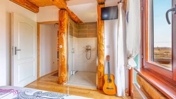 3 bedrooms, travel crib, free WiFi, bed sheets
