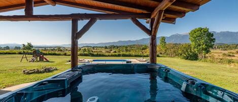 مغطس سبا خارجي